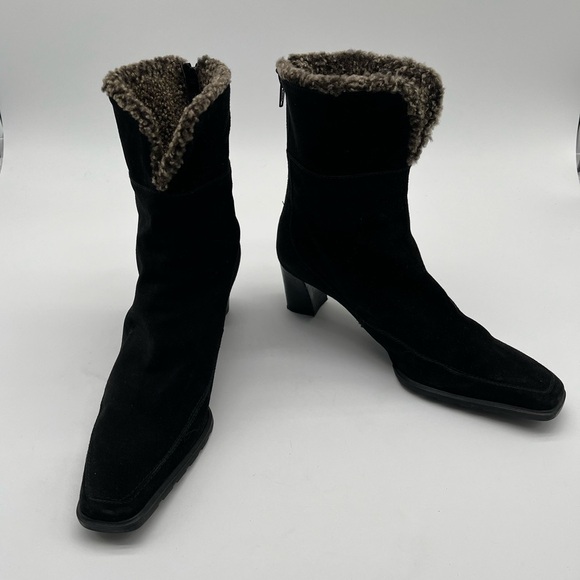 Stuart Weitzman Black Suede Shearling Heeled Boots Women Size 10 1/2 BLEMISH - Picture 1 of 9